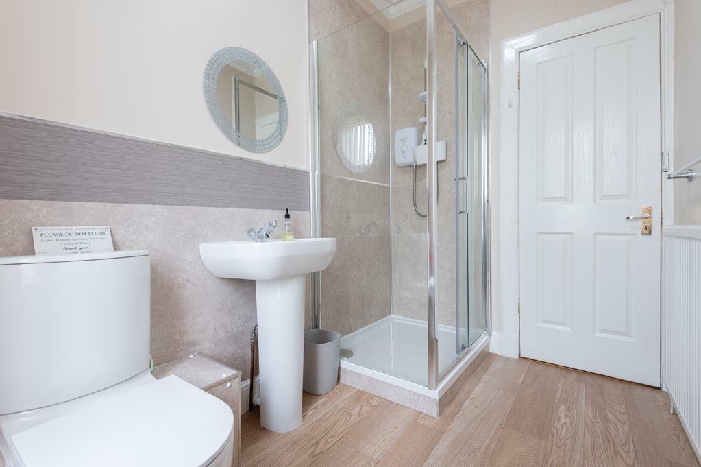 SHOWER ROOM 1