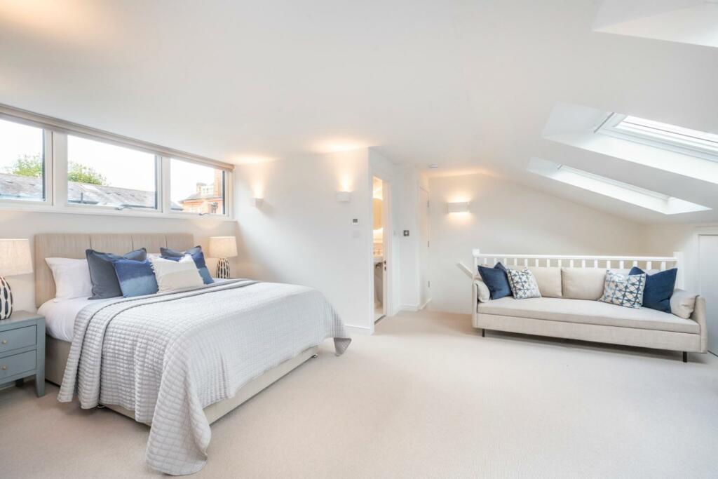 bedroom (1).jpg