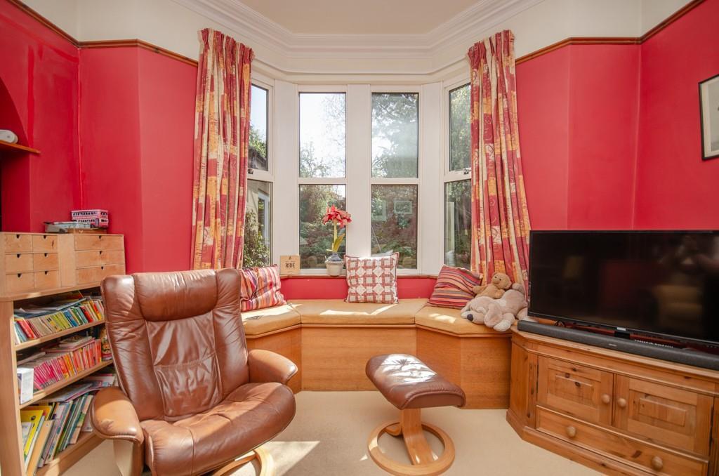 Living room pic 2.jpg