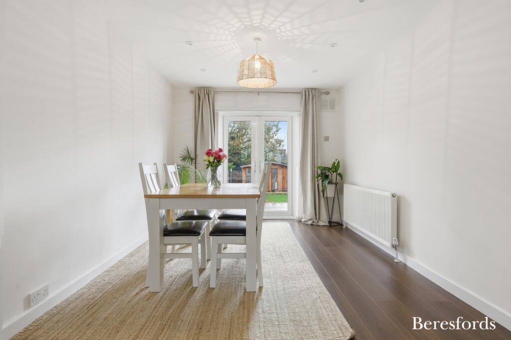 Elgin Avenue, Romford, RM3