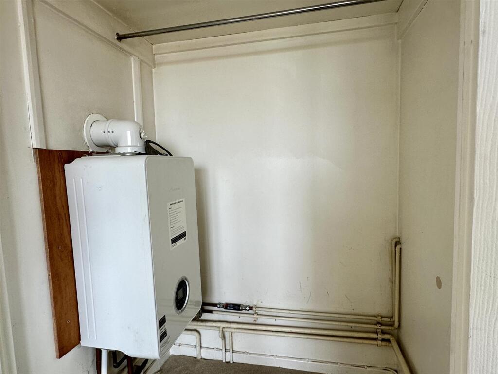 WARDROBE/BOILER