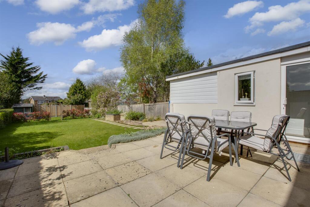 25 Cambridge Crescent, HP13 7NE-1.jpg