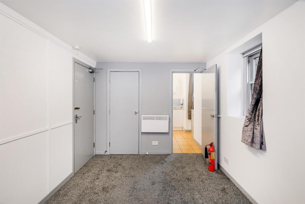 1 Bloxhall Court-10_web.jpg