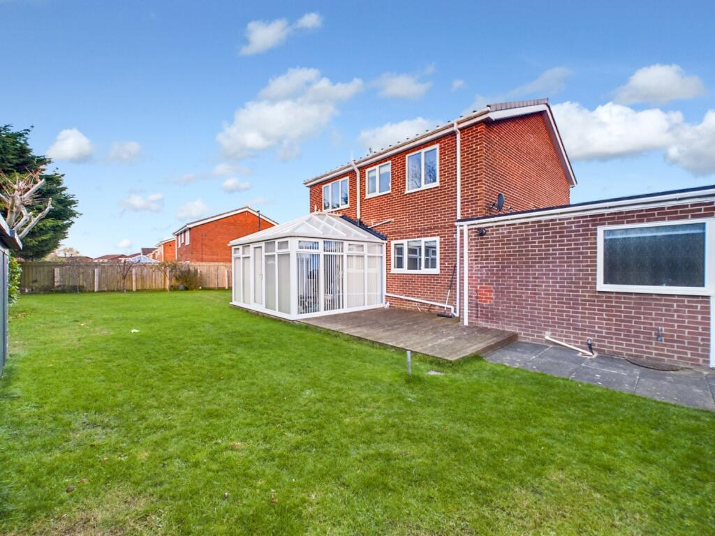 CAM02195G0-PR0056-STILL035