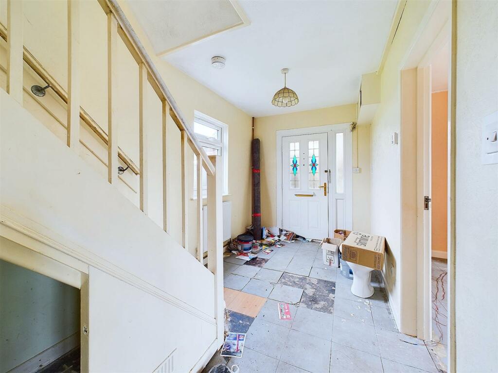 14 - Semi-detached House for Auction, Wick St Lawr