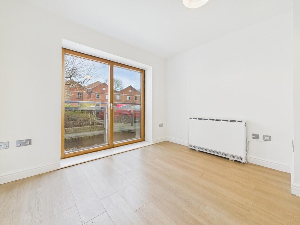 CAM04273G0-PR0094...