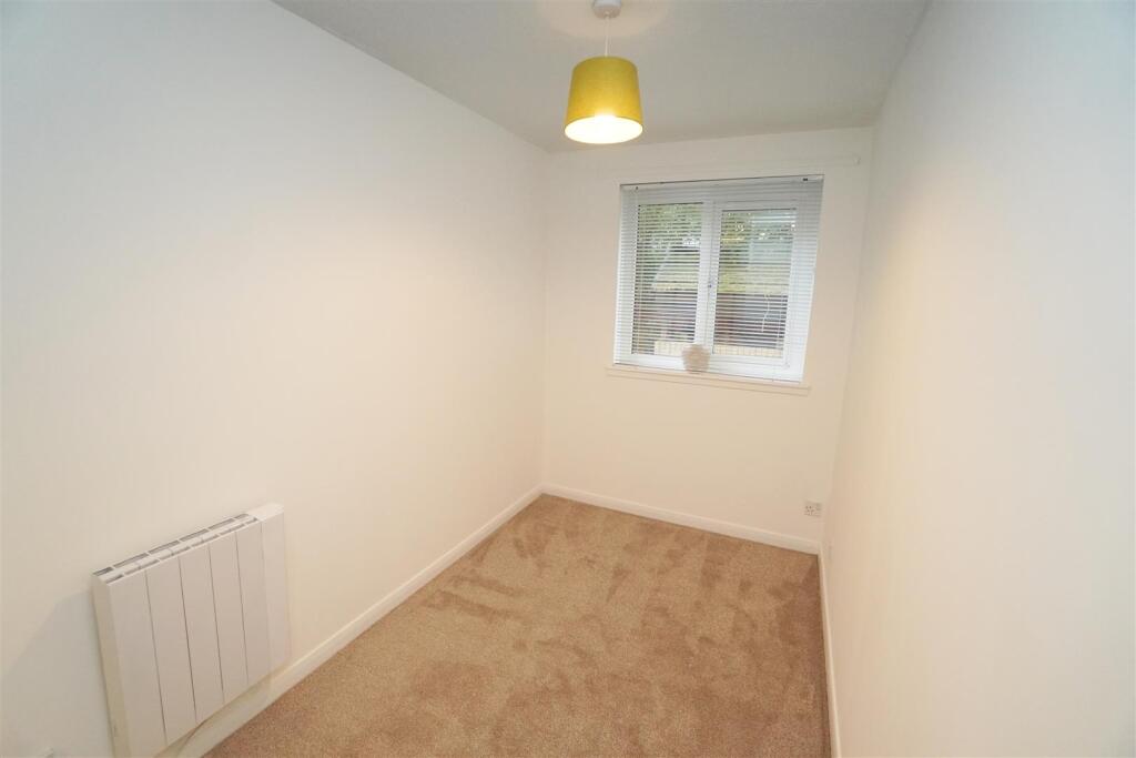 bedroom2.jpg