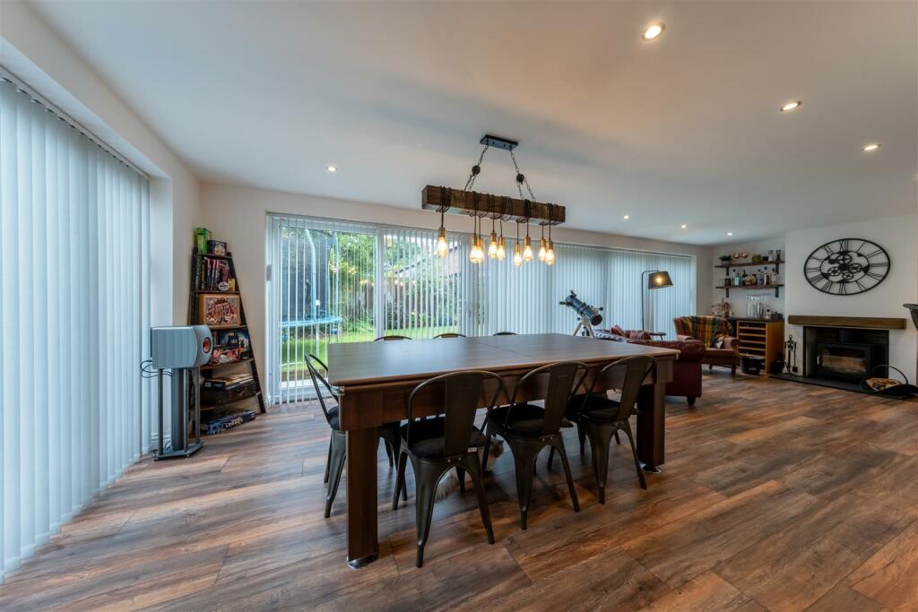 2 Rose Close-013.jpg