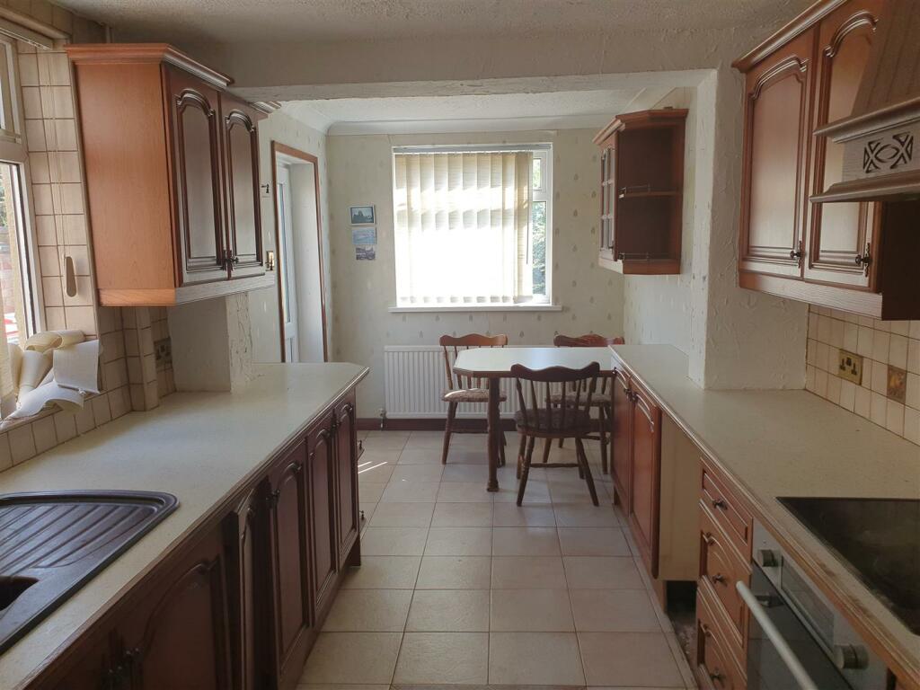 EXTENDED DINING KITCHEN