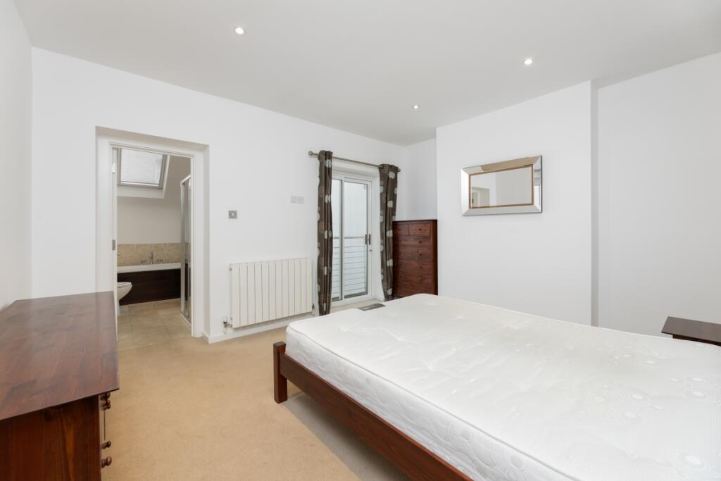Curlew Street 26 ...