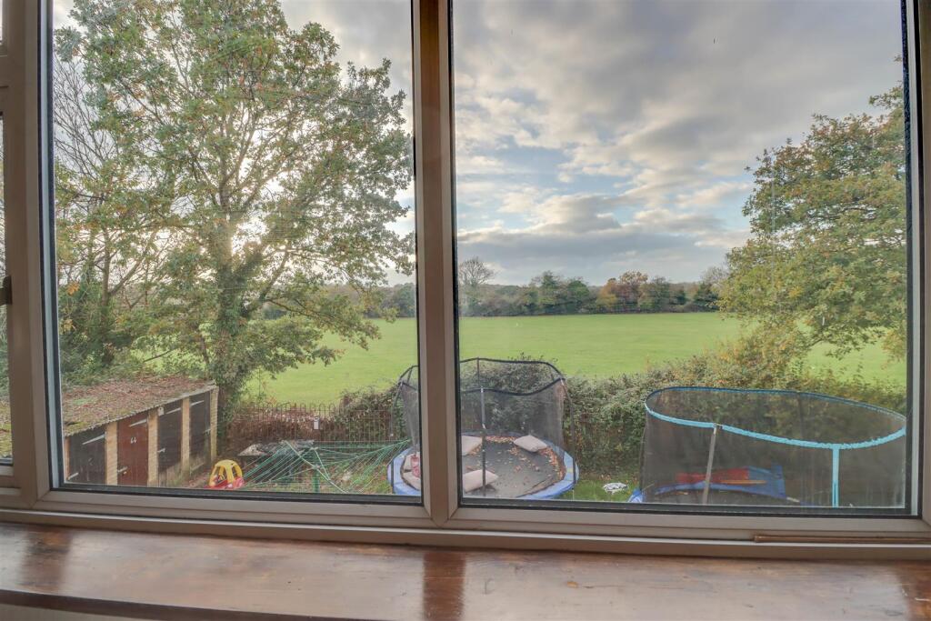 44 MARKET AVENUE INSIDE.jpg