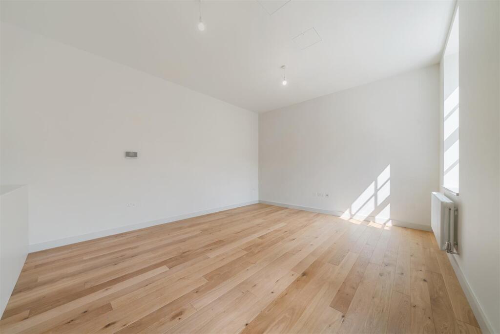 Flat E, 20 Newcourt Street NW8 7AA-No Watermark-7.