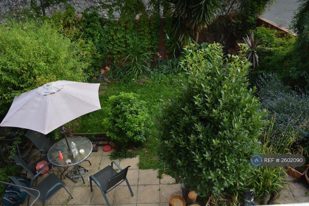 Large Wrap Around Garden With Storage