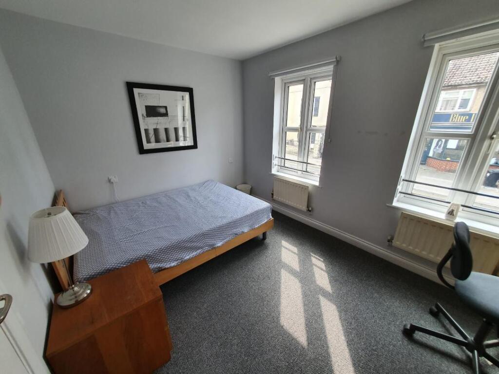 17 Middle Floor Front Bedroom.jpg