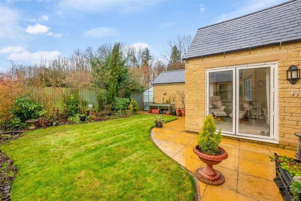 16 Porter Close-13.jpg