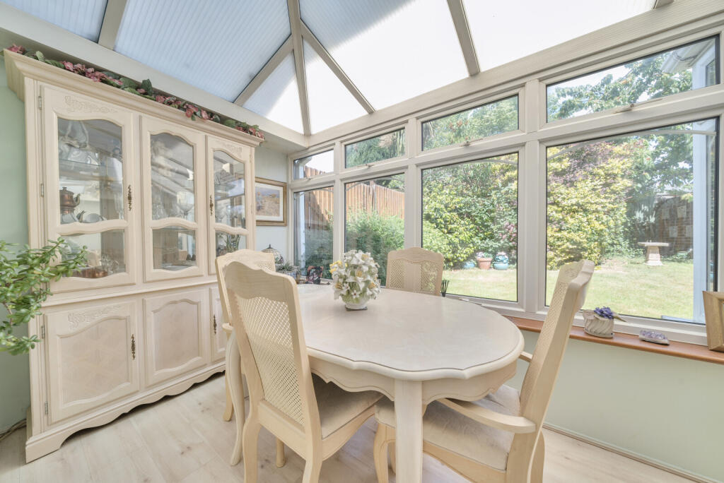 1301912-3-683b112...