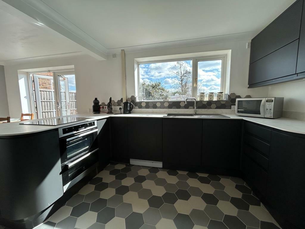 KITCHEN / DINING ROOM