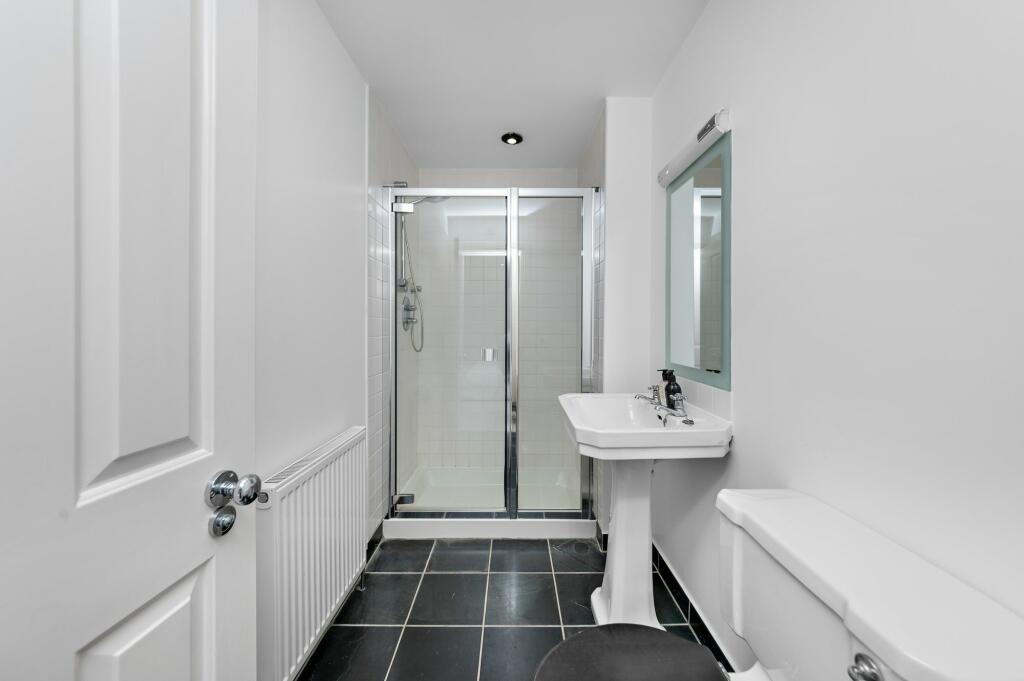 EN-SUITE SHOWER ROOM