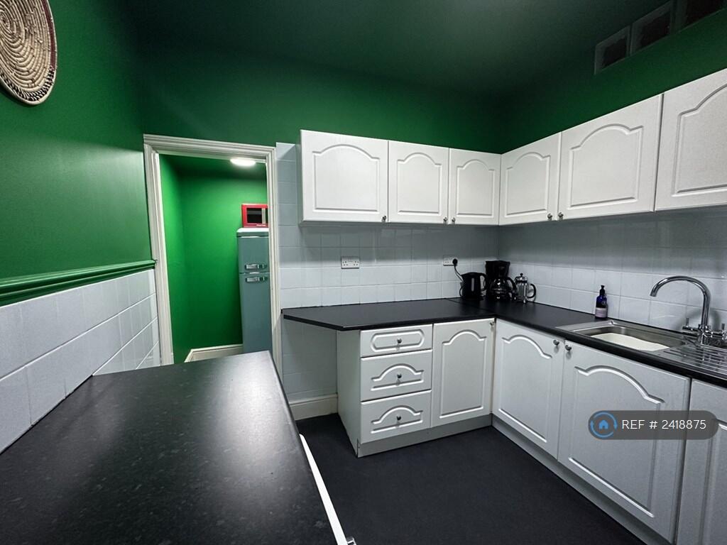 Kitchen (With Gas Cooker)