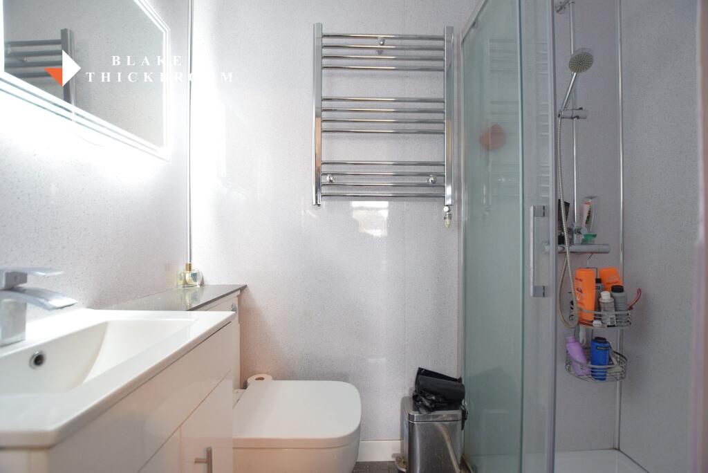 EN SUITE SHOWER ROOM