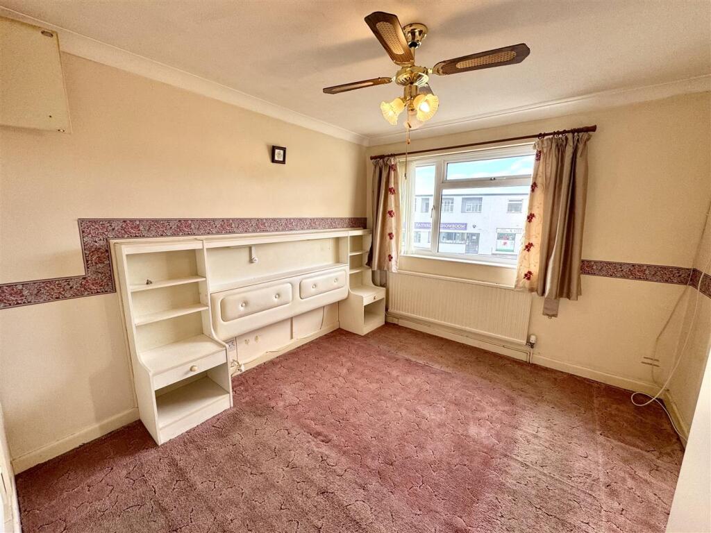 PRINCIPAL BEDROOM