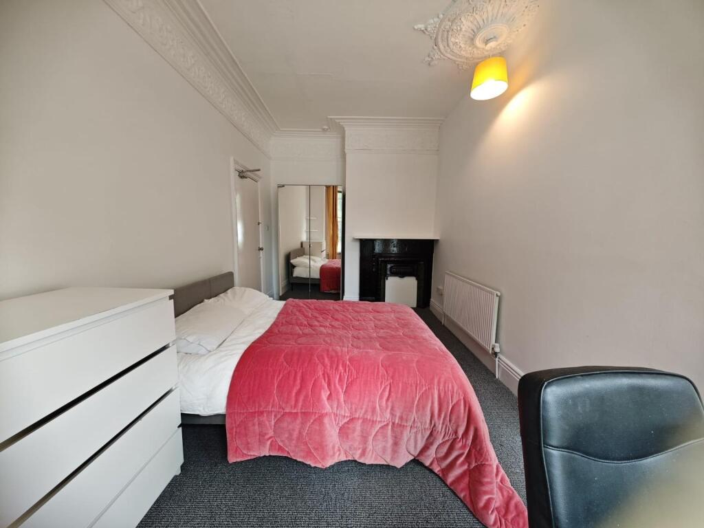 A cozy single bedroom featuring a comfortable s...