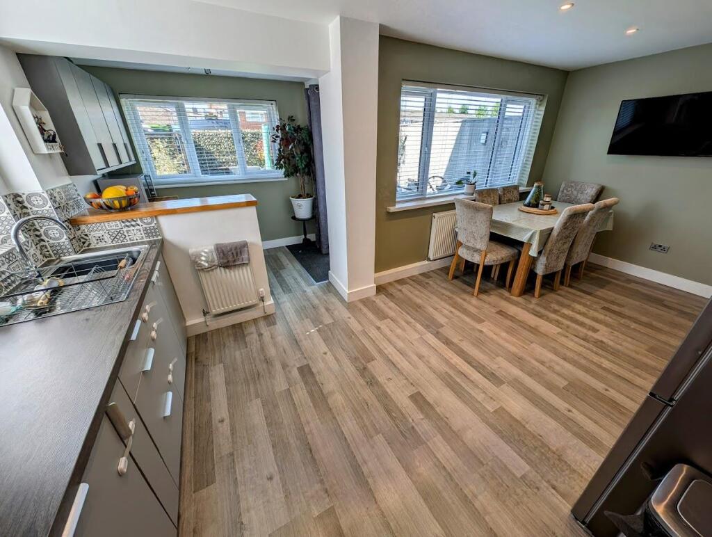 59 Mallard kitchen 3.jpg