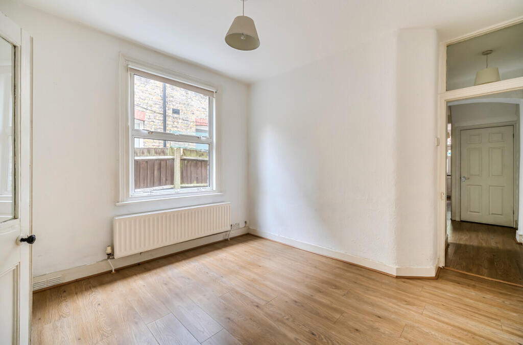 1369022-5-68ee308...