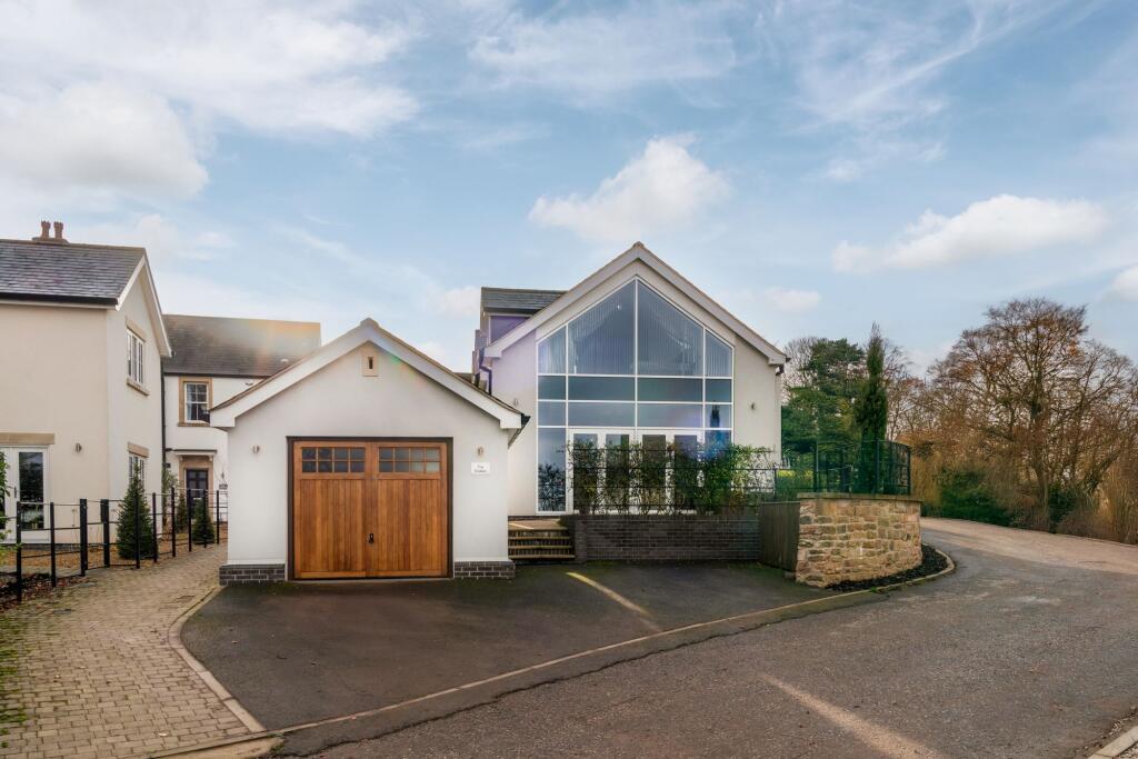 Detached garage for storage or workshop space