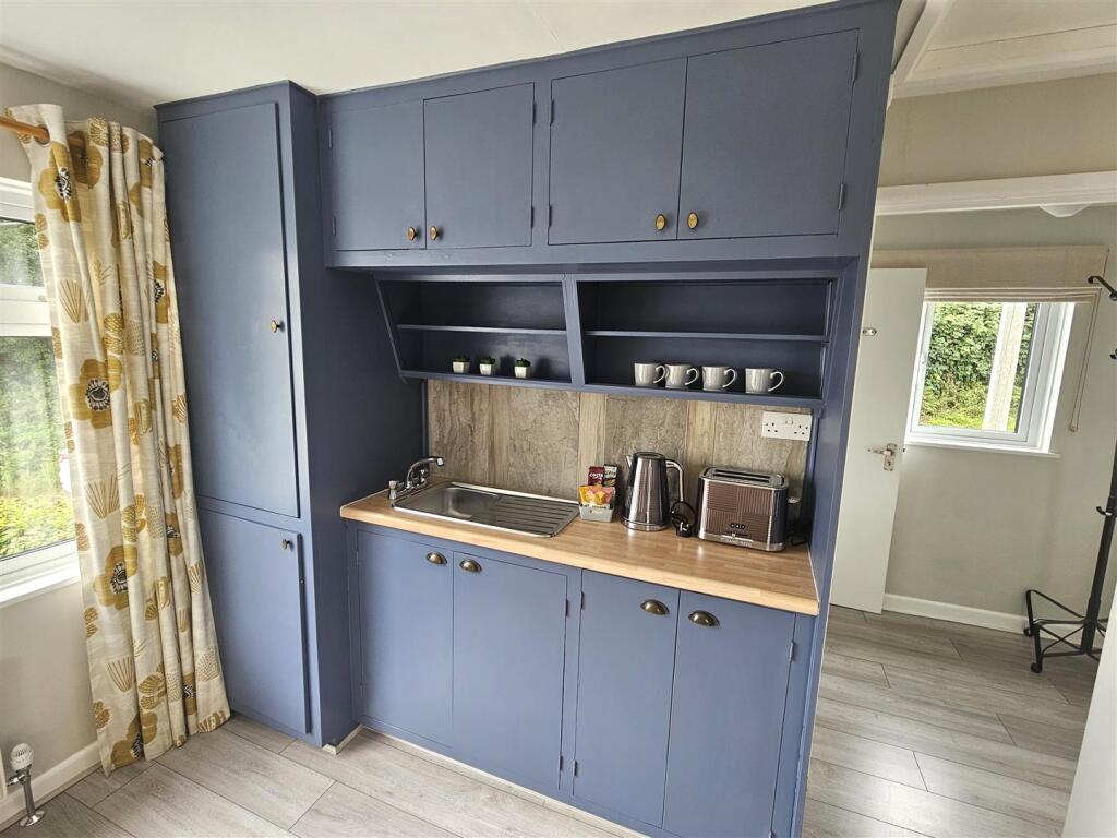 Annexe Kitchenette.jpg