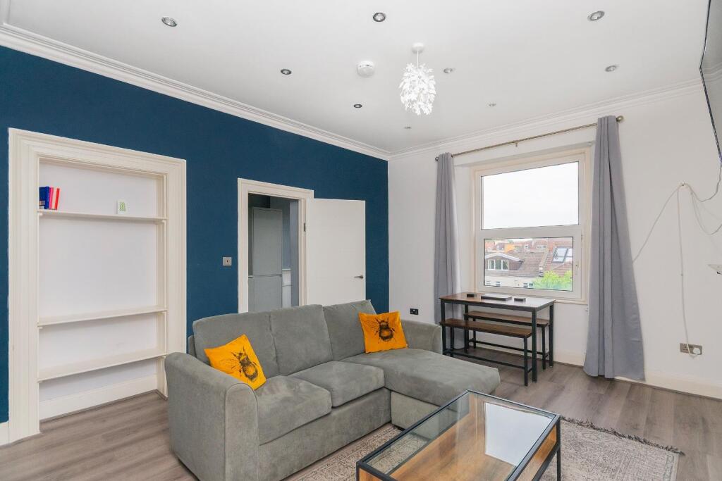 F5F6FCM - Lounge Diner C.jpg