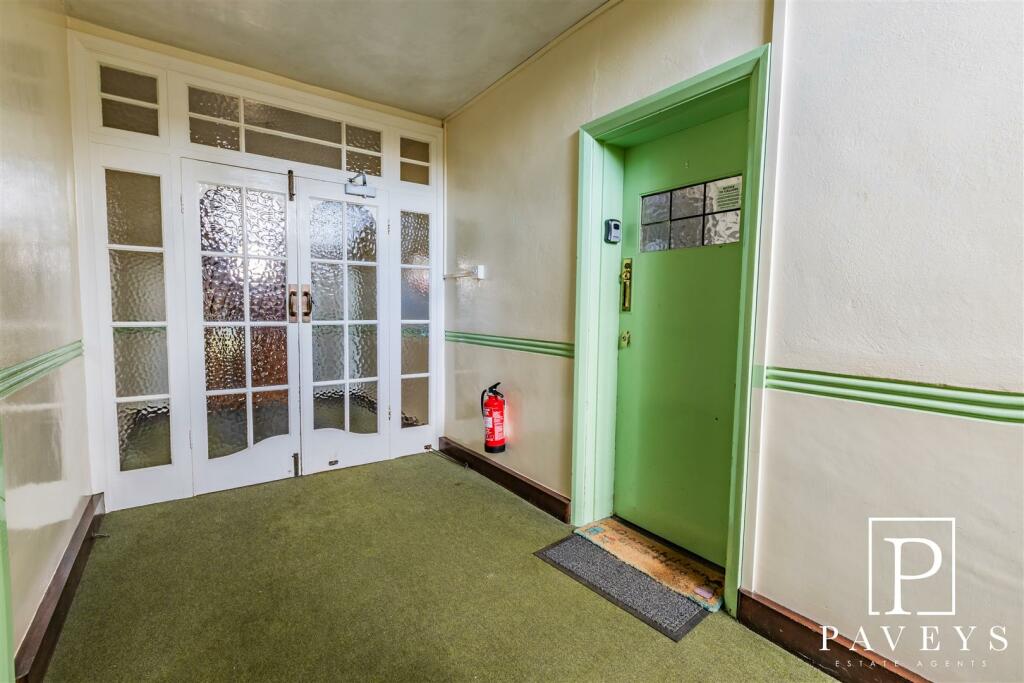 COMMUNAL ENTRANCE HALL