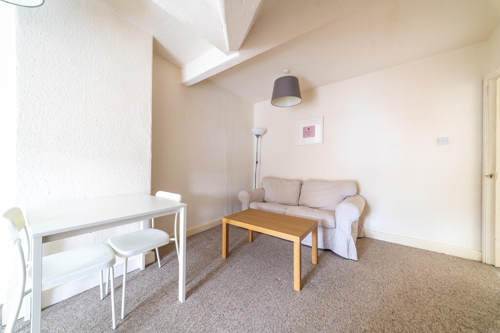 Flat 3, 61 Bamfor...