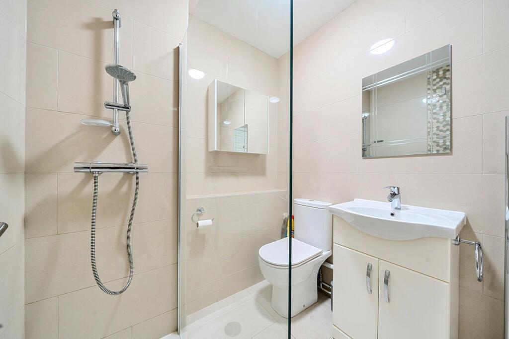 Davidson Frost-Wellings, DFW, Chatsworth Court, En