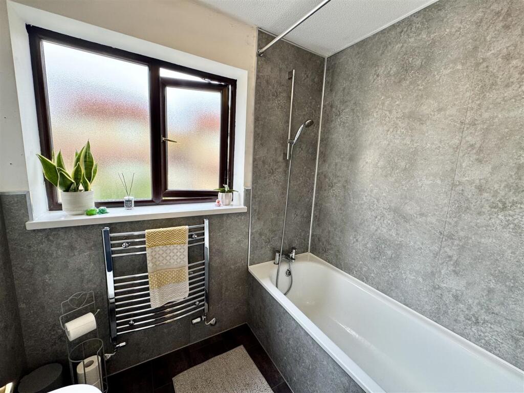 FAMILY  BATHROOM