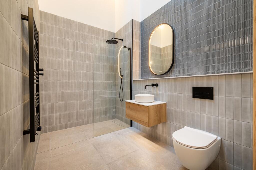 Ensuite shower room
