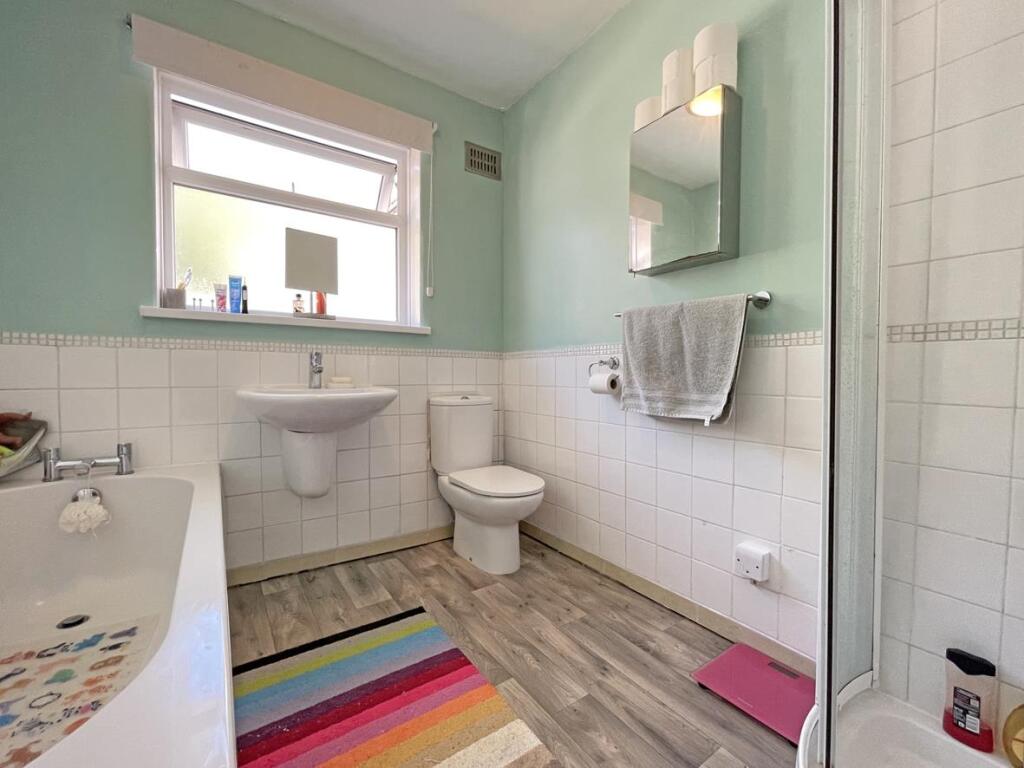 Billacombe Road 179 - Bathroom.jpg