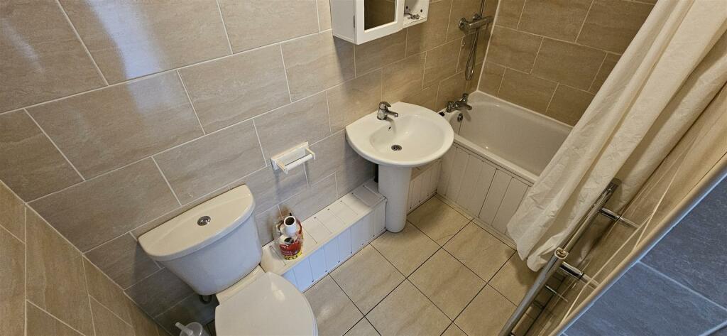 92RPR- Bathroom.jpg