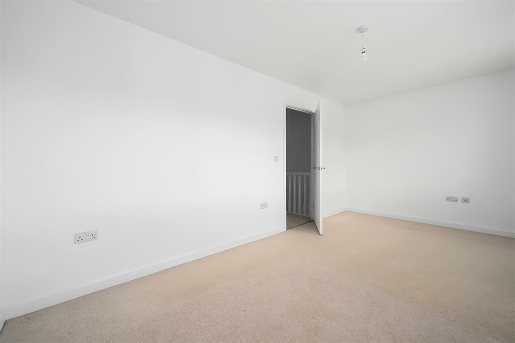 Swallows Rise, Portslade, BN41 (15).jpg