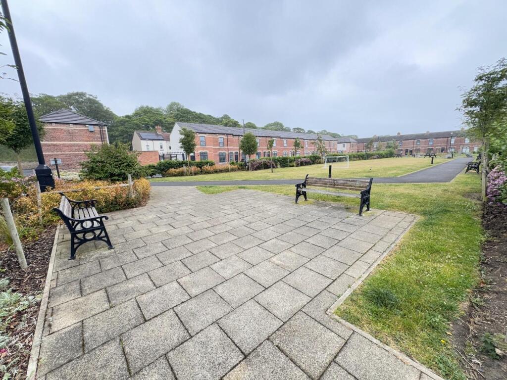 PARK/GREEN TO THE FRONT