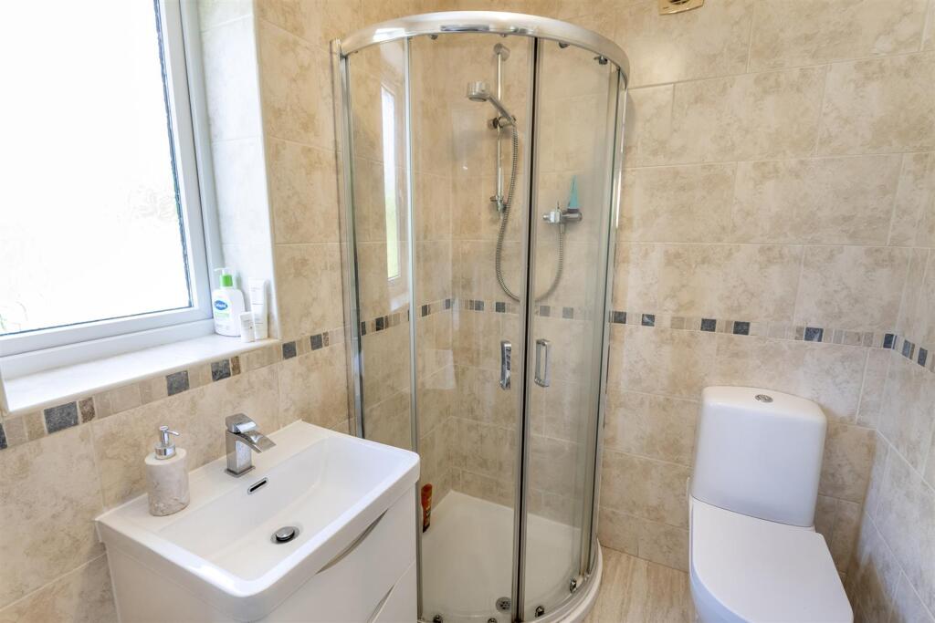 DSC_7693-Edit_bathroom.JPG