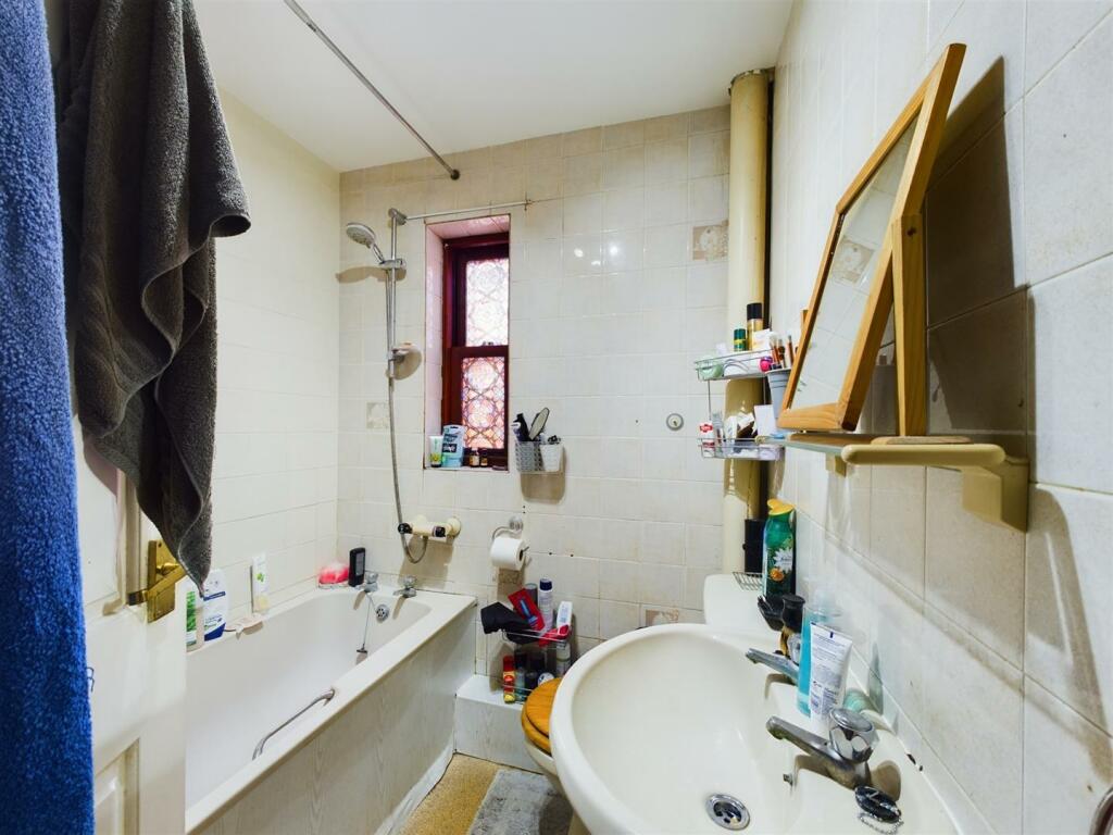 Bathroom.jpg