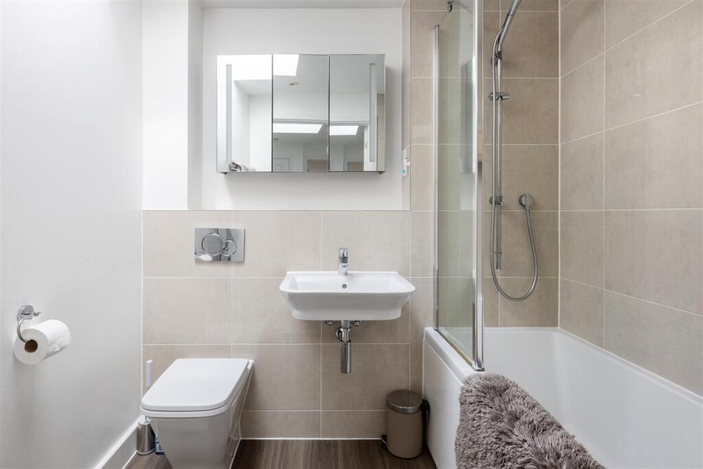 6 Robertson Drive-12.jpg