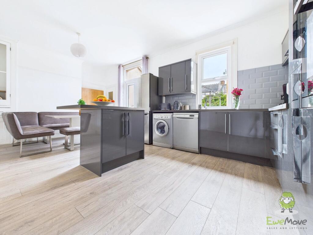 CAM01543G0-PR0161-STILL014