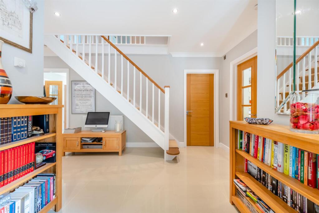 8550186-interior18.jpg