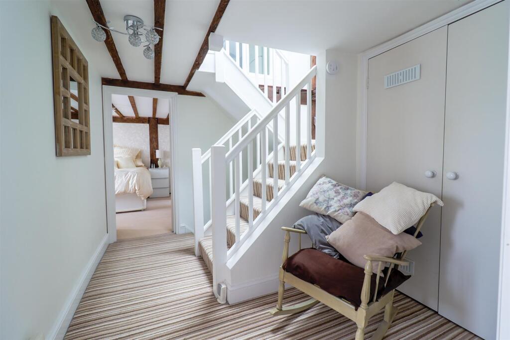 FIRST FLOOR LANDING