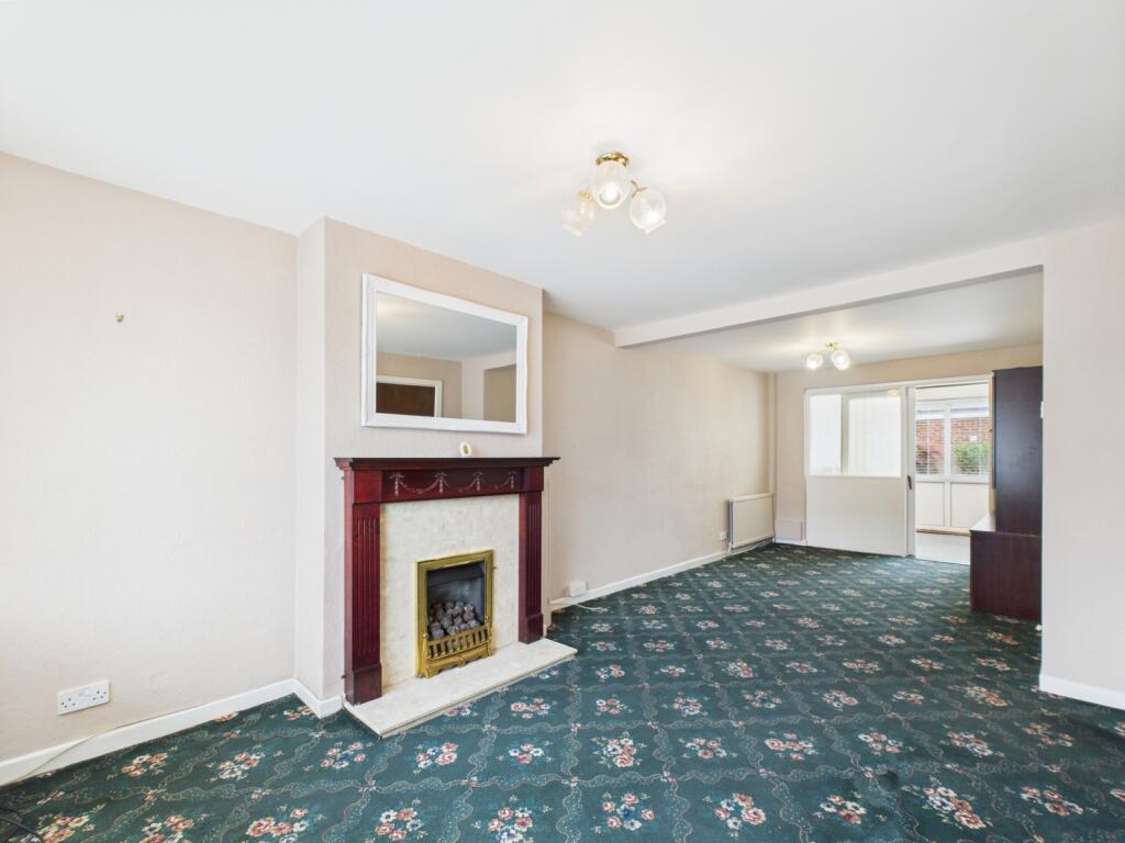 CAM02386G0-PR0128-STILL013