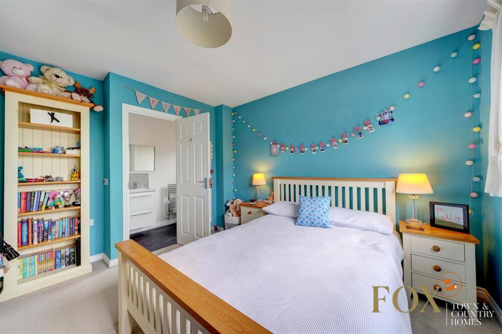 23 Hawthorn Rise (25).jpg