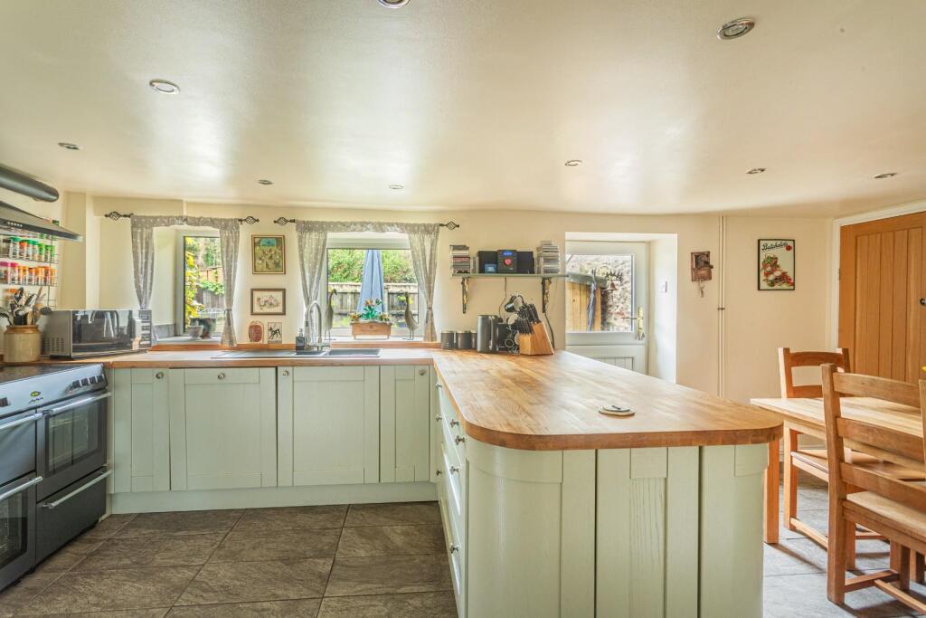 Kitchen/Breakfast Room