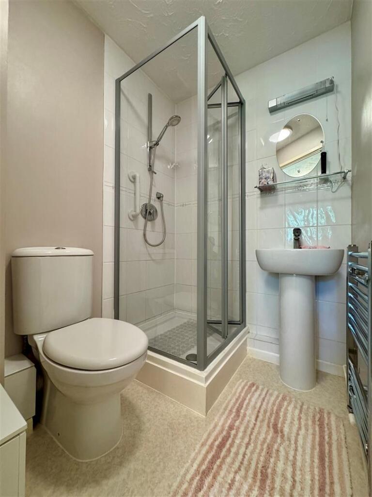 ensuite.jpg